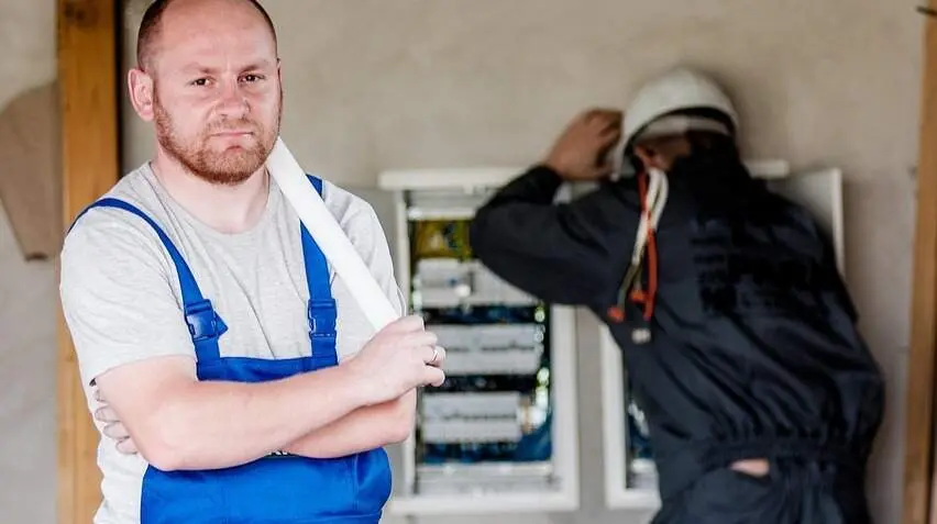 EPIS para electricistas: Equipos de protección individual y colectiva para prevenir accidentes eléctricos