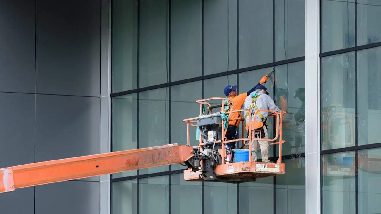 ¿Qué tipos de trabajos en altura existen? Riesgos y medidas preventivas asociadas a cada tipo