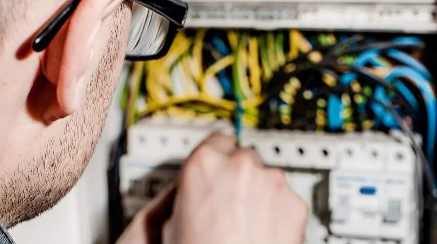 &iquest;Cu&aacute;l es el protocolo de actuaci&oacute;n en caso de accidente el&eacute;ctrico? Formaci&oacute;n en riesgo el&eacute;ctrico TELCO en Le&oacute;n