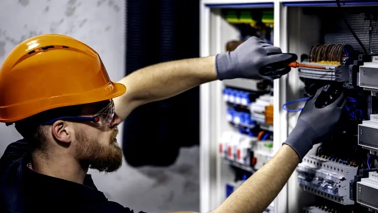 Curso de Riesgo Eléctrico TELCO en León