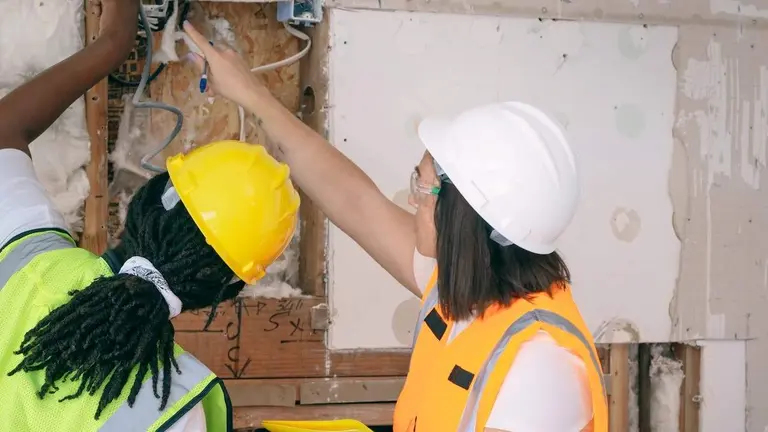 &iquest;Qu&eacute; hacer despu&eacute;s de una descarga el&eacute;ctrica leve? Tratamientos, cuidados y c&oacute;mo actuar