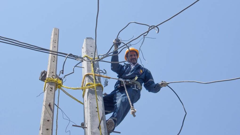 ¿Qué diferencia hay entre trabajos sin tensión y trabajos con tensión? Formación TELCO en Castilla y León